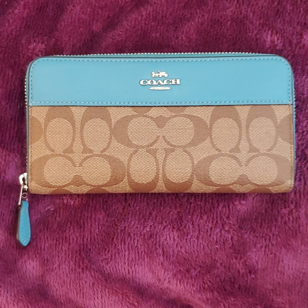 Coach Accordion Zip Wallet in Signature Canvas